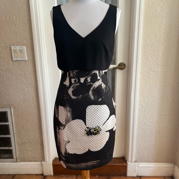 EUC SZ 2 Trina Turk Black and White Floral Sheath dress - Picture 3 of 5